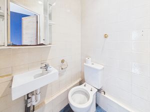 Ensuite WC- click for photo gallery